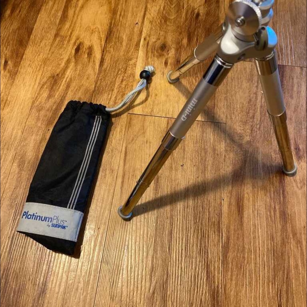 Camera tripod - Picture 2 of 6